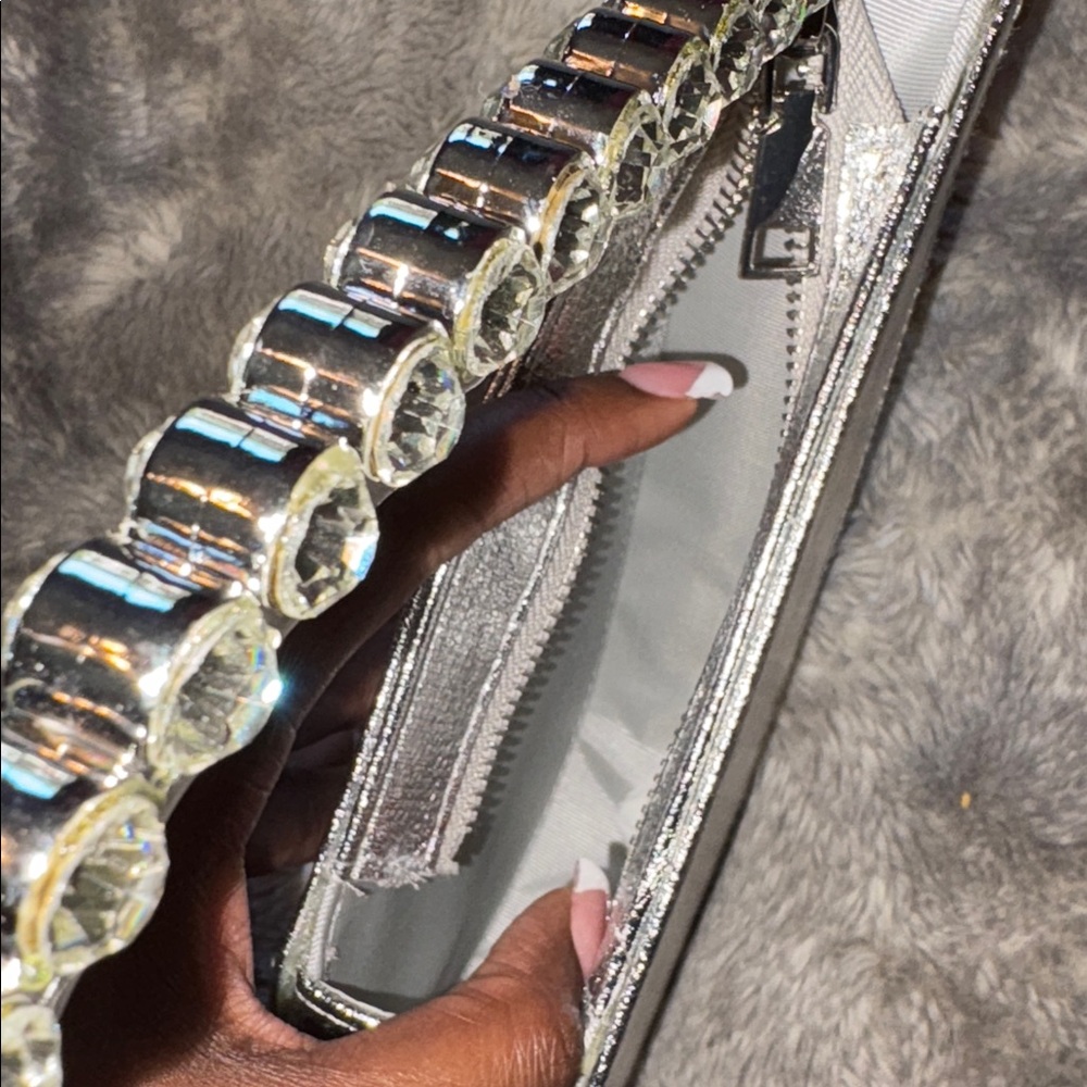 FN Silver Rhinestone Heart Clutch 😍 - Picture 4 of 6